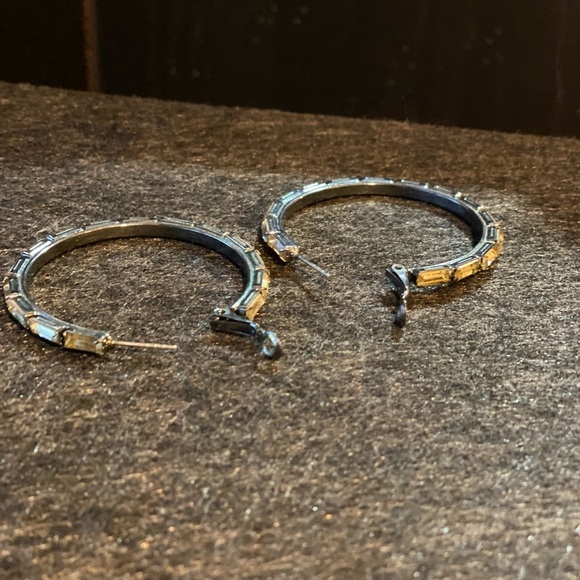 Vera Wang Earrings - Picture 1 of 4